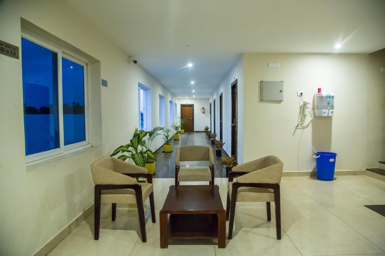 Hotel S-Inn Pālakollu 外观 照片